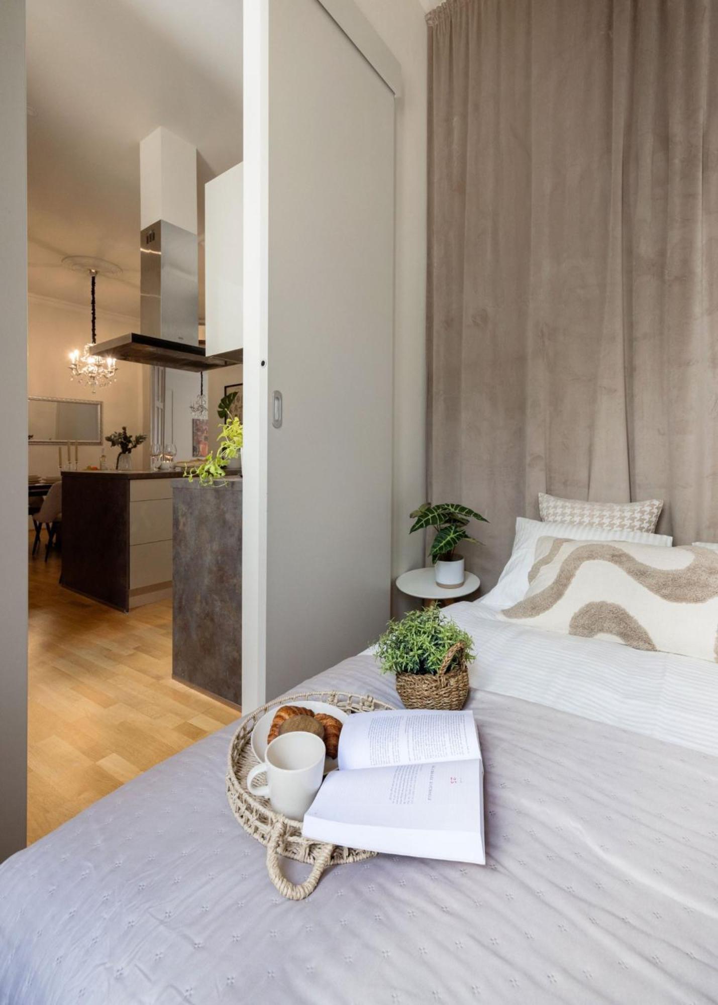 Timeless Elegant Apartment By Opera House Budapest Exterior photo