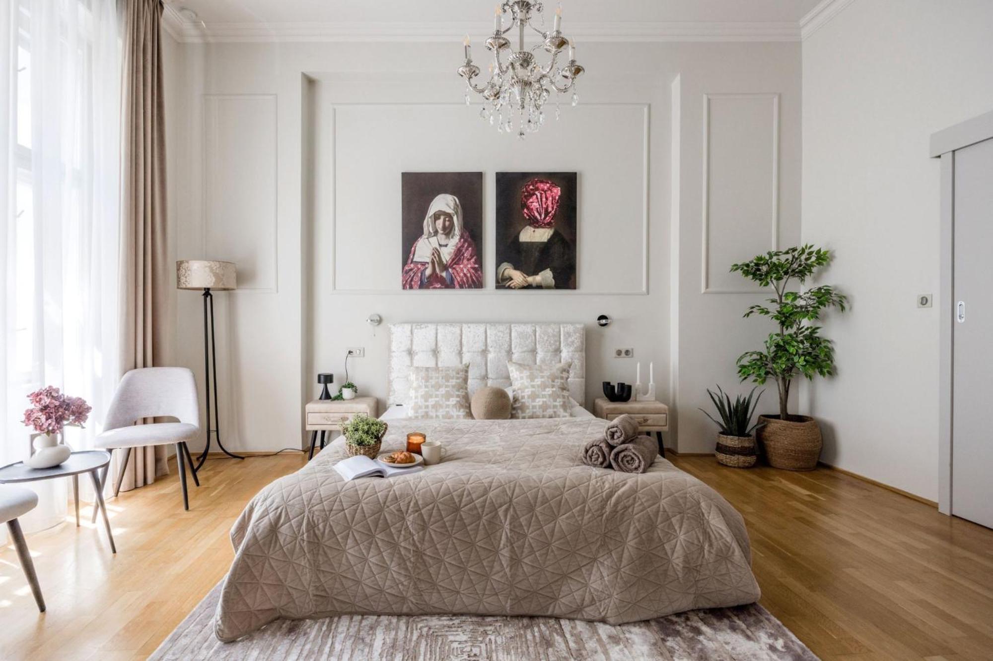 Timeless Elegant Apartment By Opera House Budapest Exterior photo