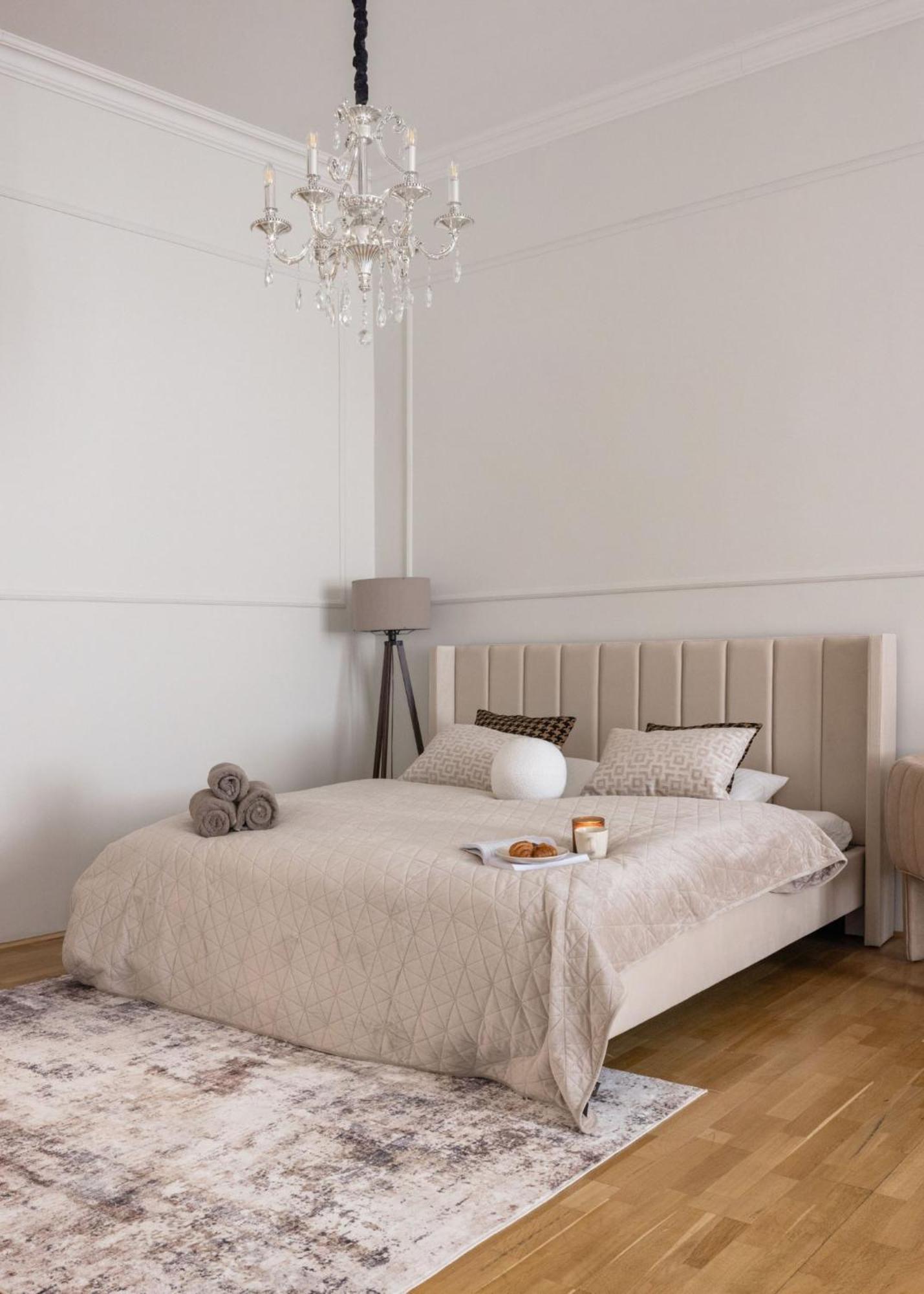 Timeless Elegant Apartment By Opera House Budapest Exterior photo