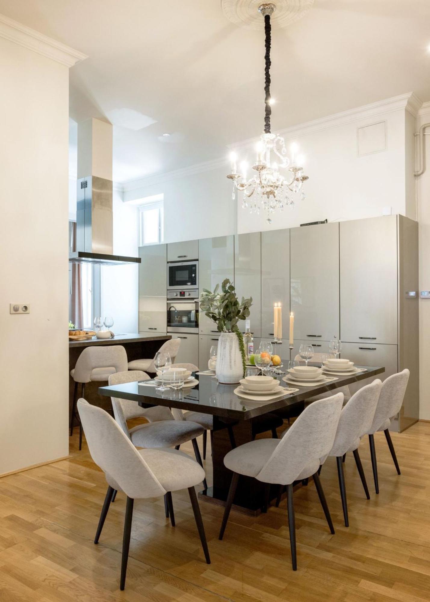 Timeless Elegant Apartment By Opera House Budapest Exterior photo