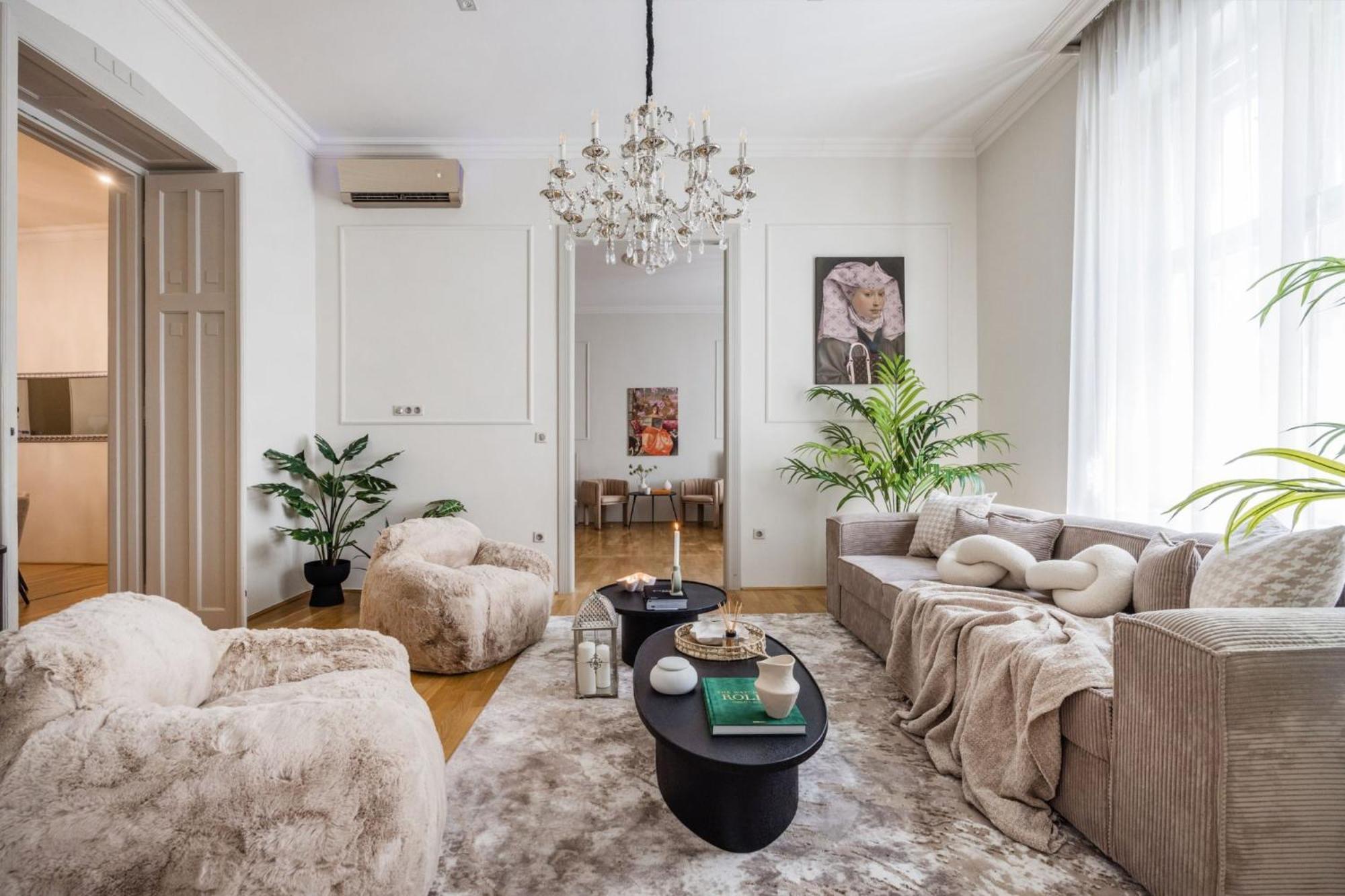 Timeless Elegant Apartment By Opera House Budapest Exterior photo